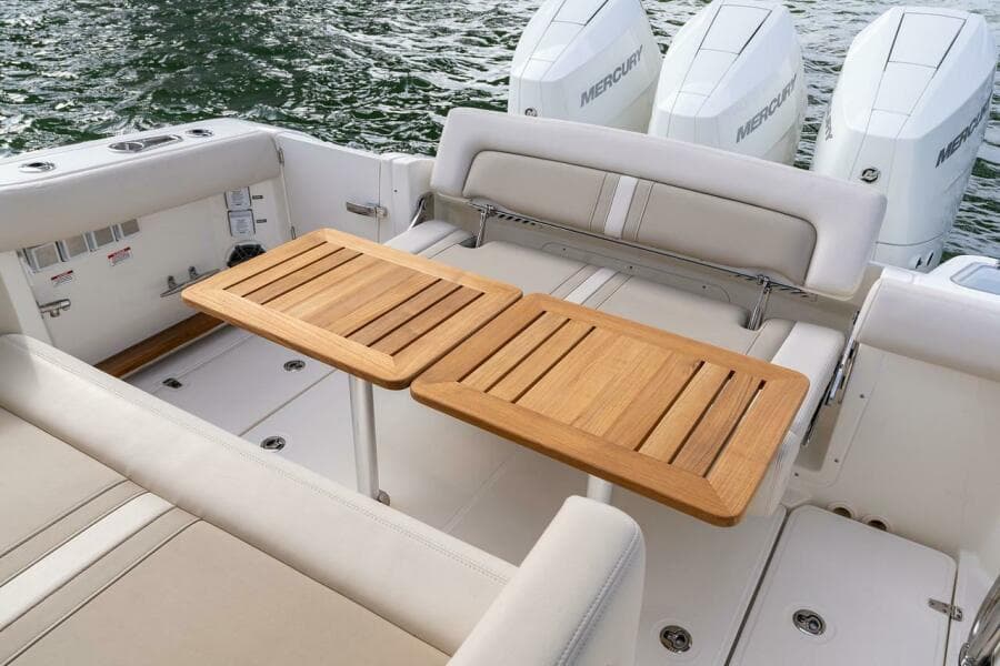 2024 Boston Whaler 350 Realm
