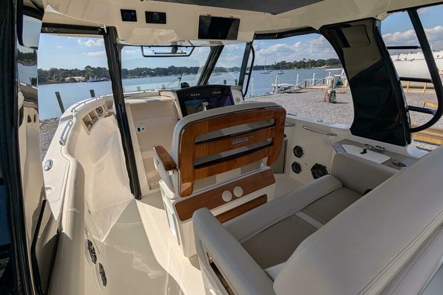 2024 Boston Whaler 350 Realm