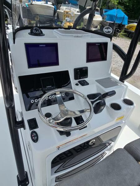 2023 Sea Pro 248 Bay