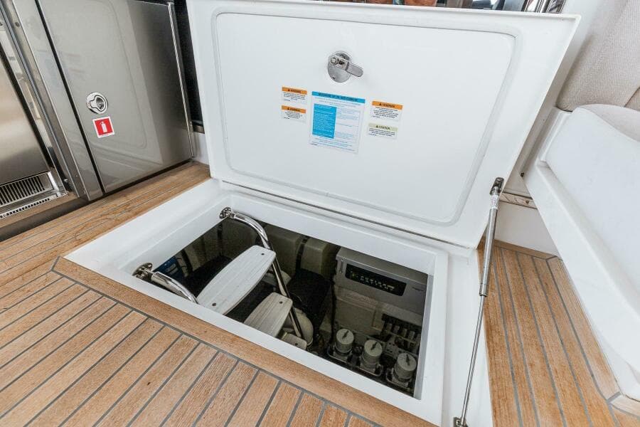 2021 Riviera 5400 Sport Yacht Platinum Edition