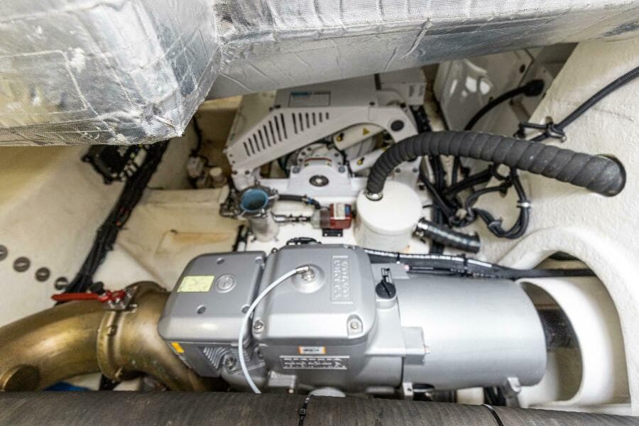 2021 Riviera 5400 Sport Yacht Platinum Edition