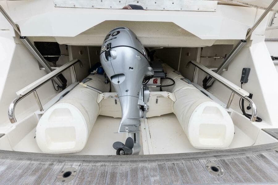 2021 Riviera 5400 Sport Yacht Platinum Edition