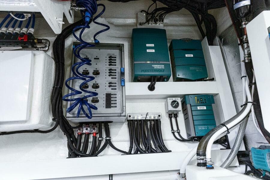 2021 Riviera 5400 Sport Yacht Platinum Edition