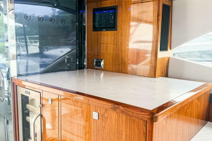 2021 Riviera 5400 Sport Yacht Platinum Edition