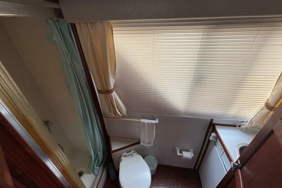 1994 Harbor Master 52 Coastal Cruiser