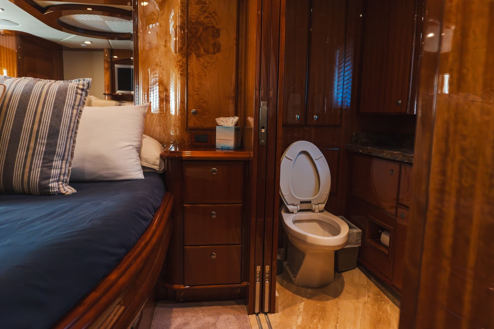 2012 McKinna 69 Skylounge