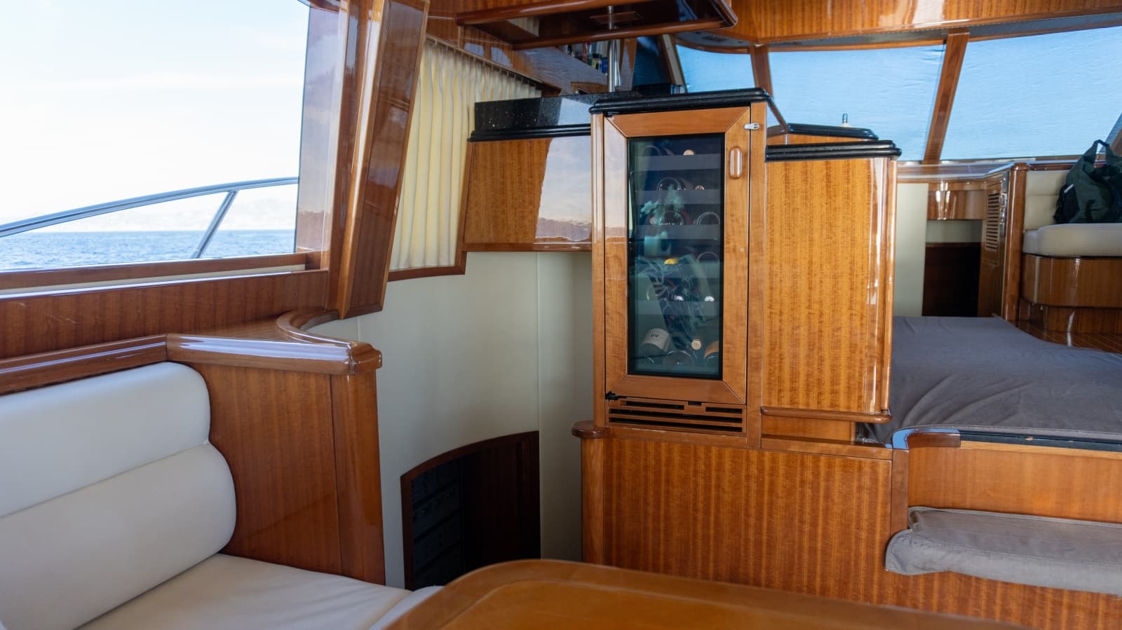 2012 McKinna 69 Skylounge