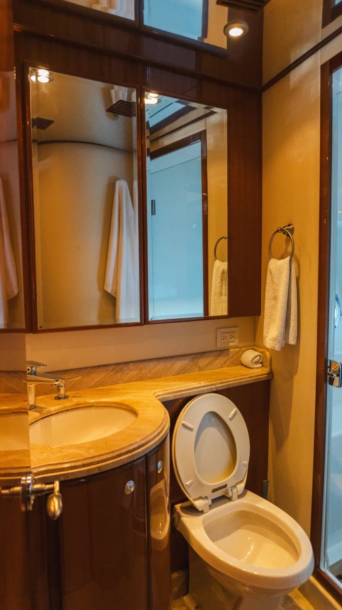 2012 McKinna 69 Skylounge