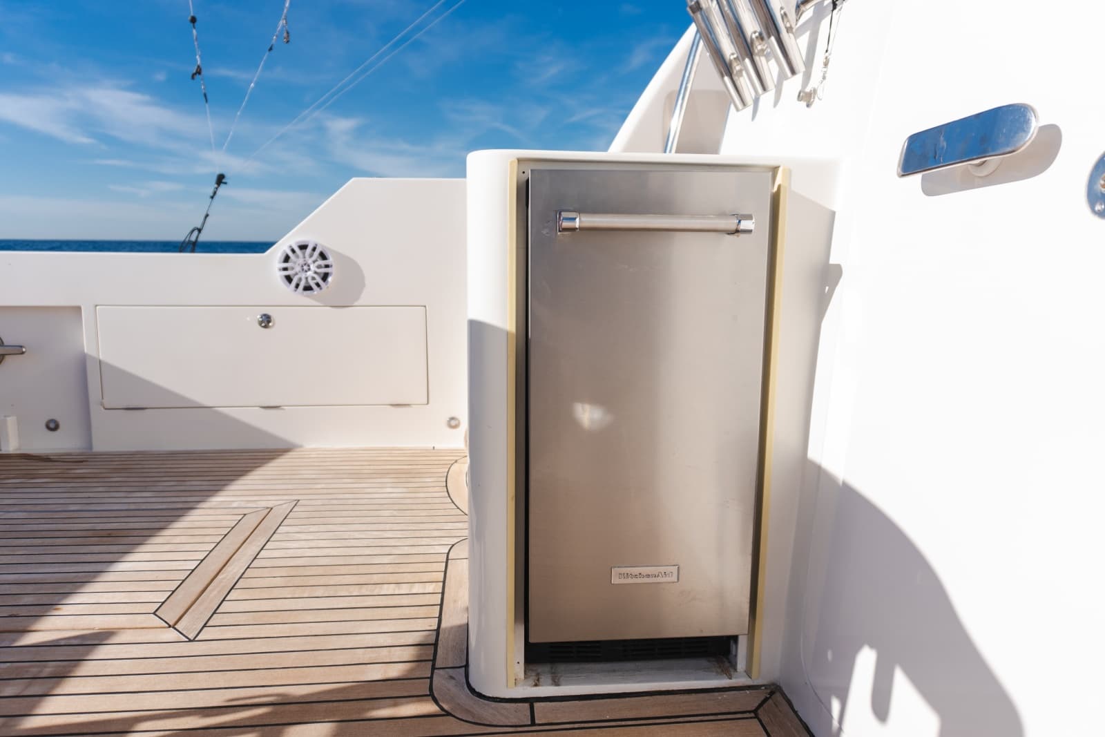 2012 McKinna 69 Skylounge