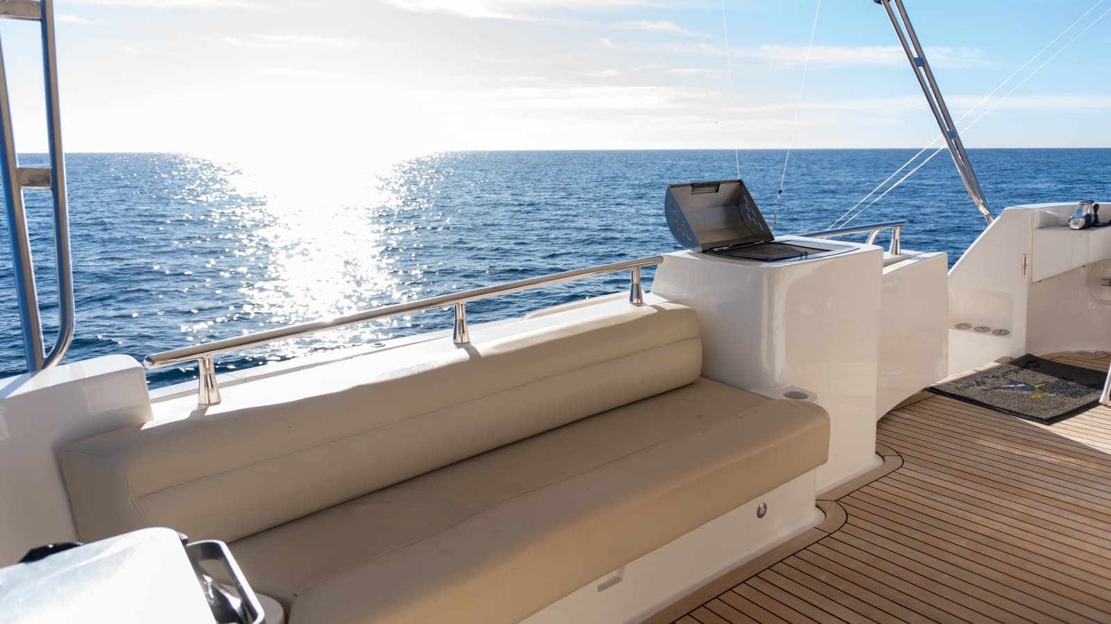 2012 McKinna 69 Skylounge