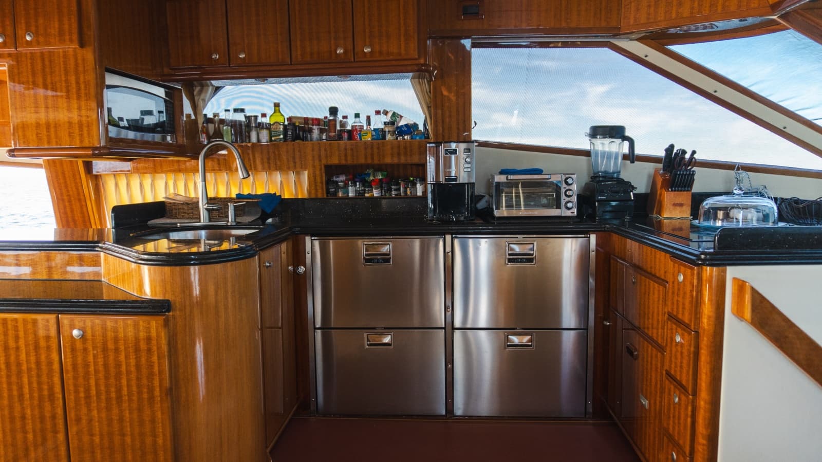 2012 McKinna 69 Skylounge