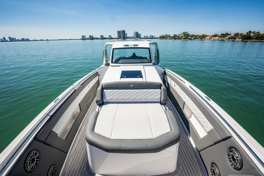 2024 Cigarette 42 Auroris