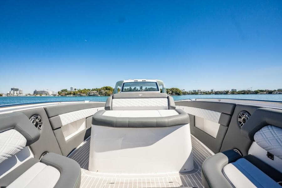 2024 Cigarette 42 Auroris