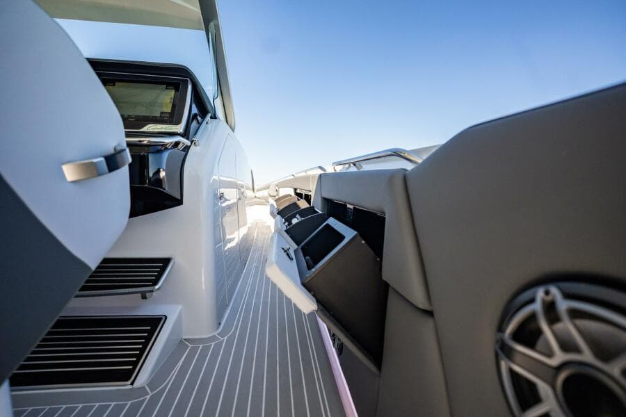 2024 Cigarette 42 Auroris