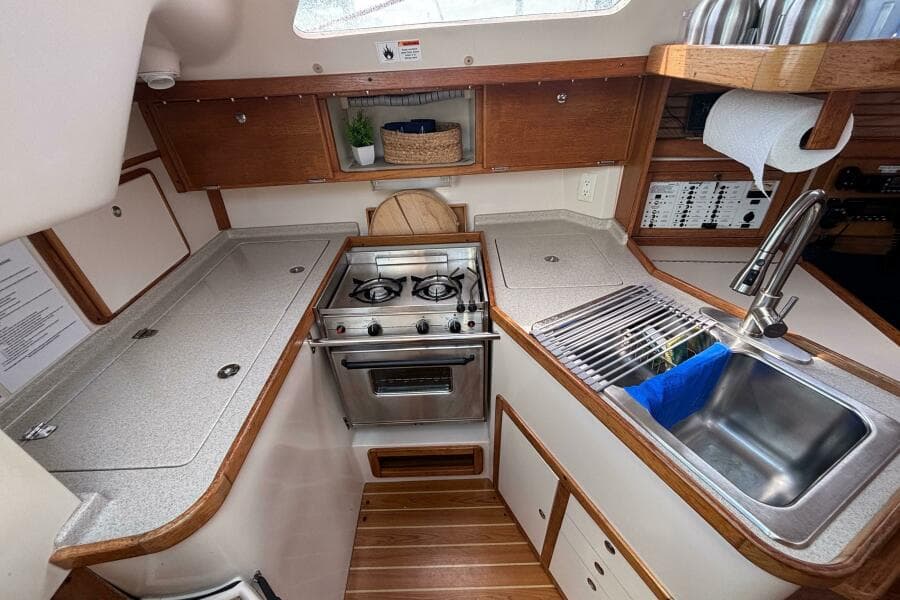 2006 Catalina 320