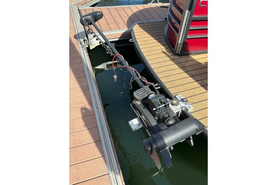 2018 Coach Pontoons 230 RF