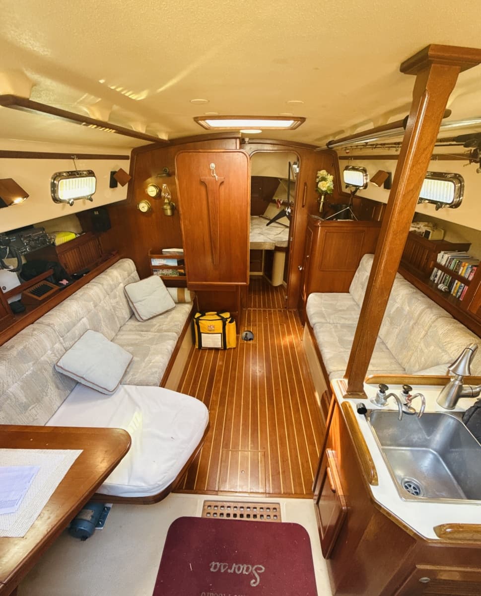 1995 Island Packet 37