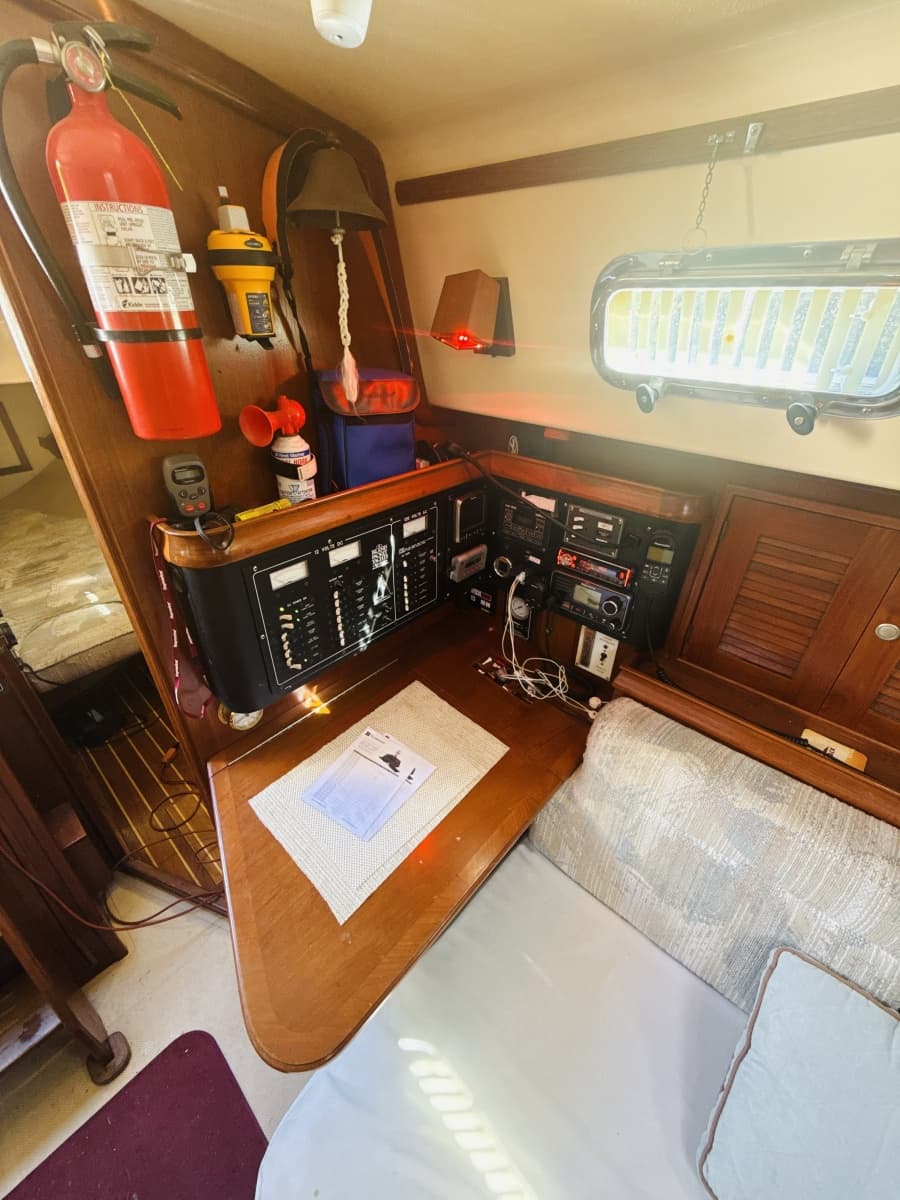 1995 Island Packet 37