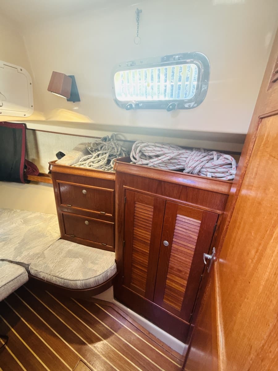 1995 Island Packet 37