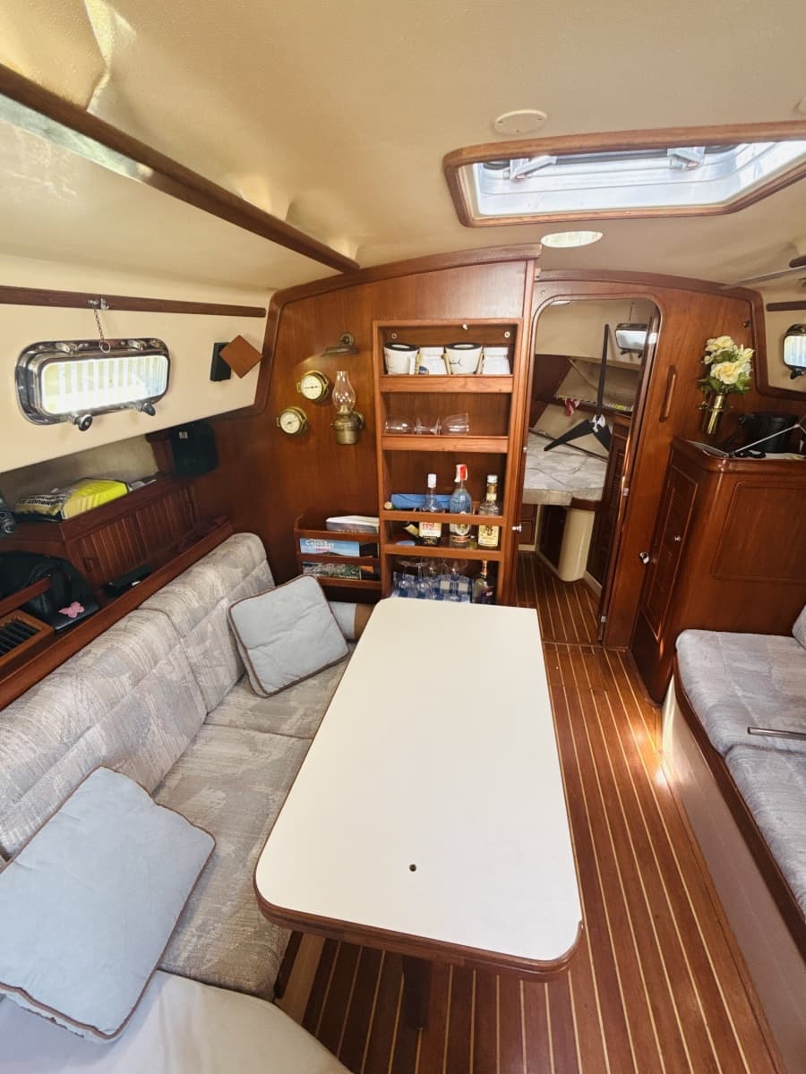 1995 Island Packet 37