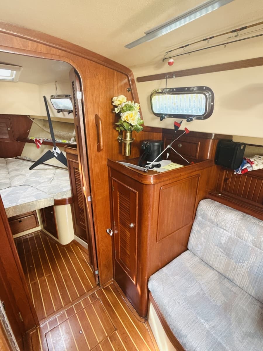 1995 Island Packet 37