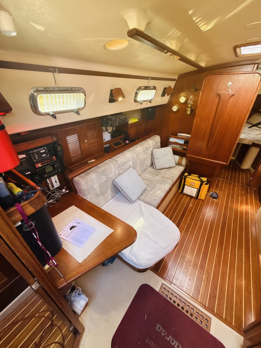 1995 Island Packet 37