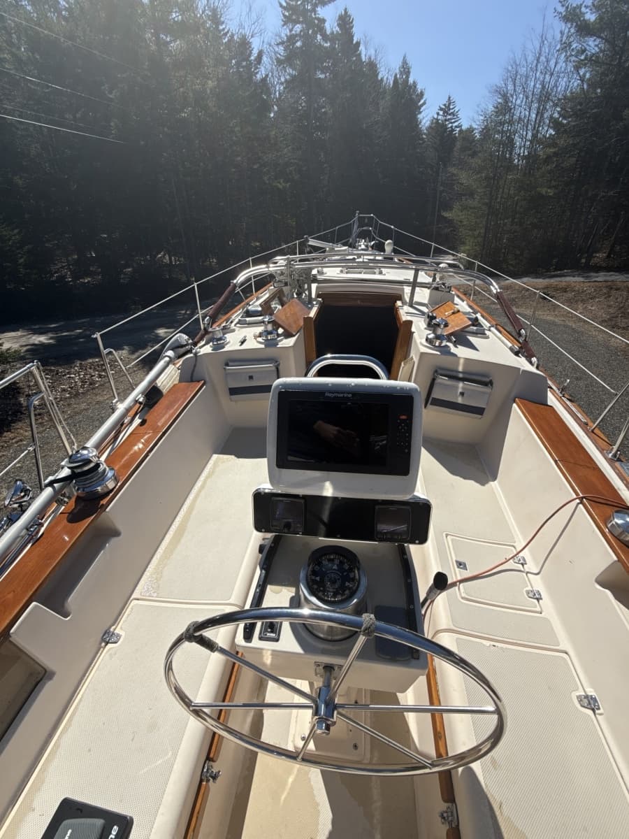 1995 Island Packet 37