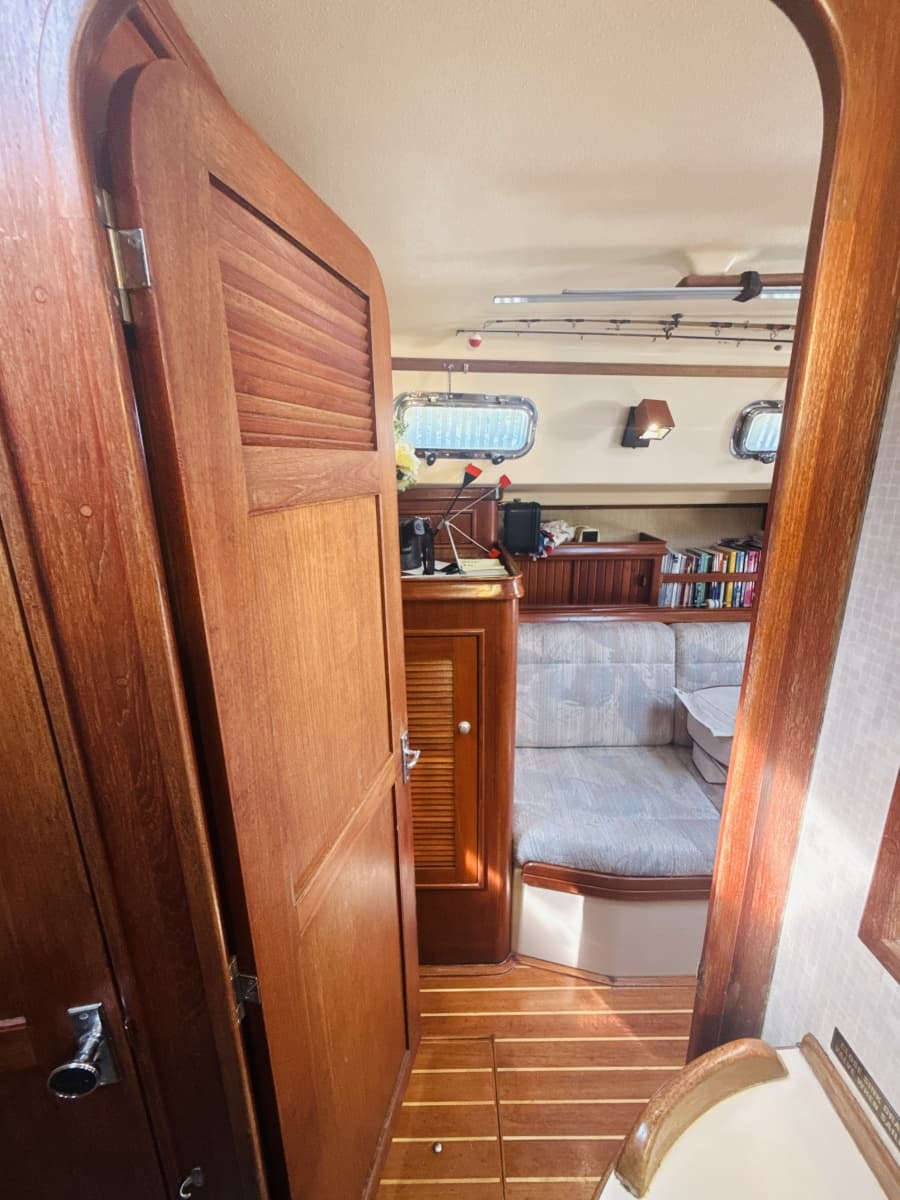 1995 Island Packet 37