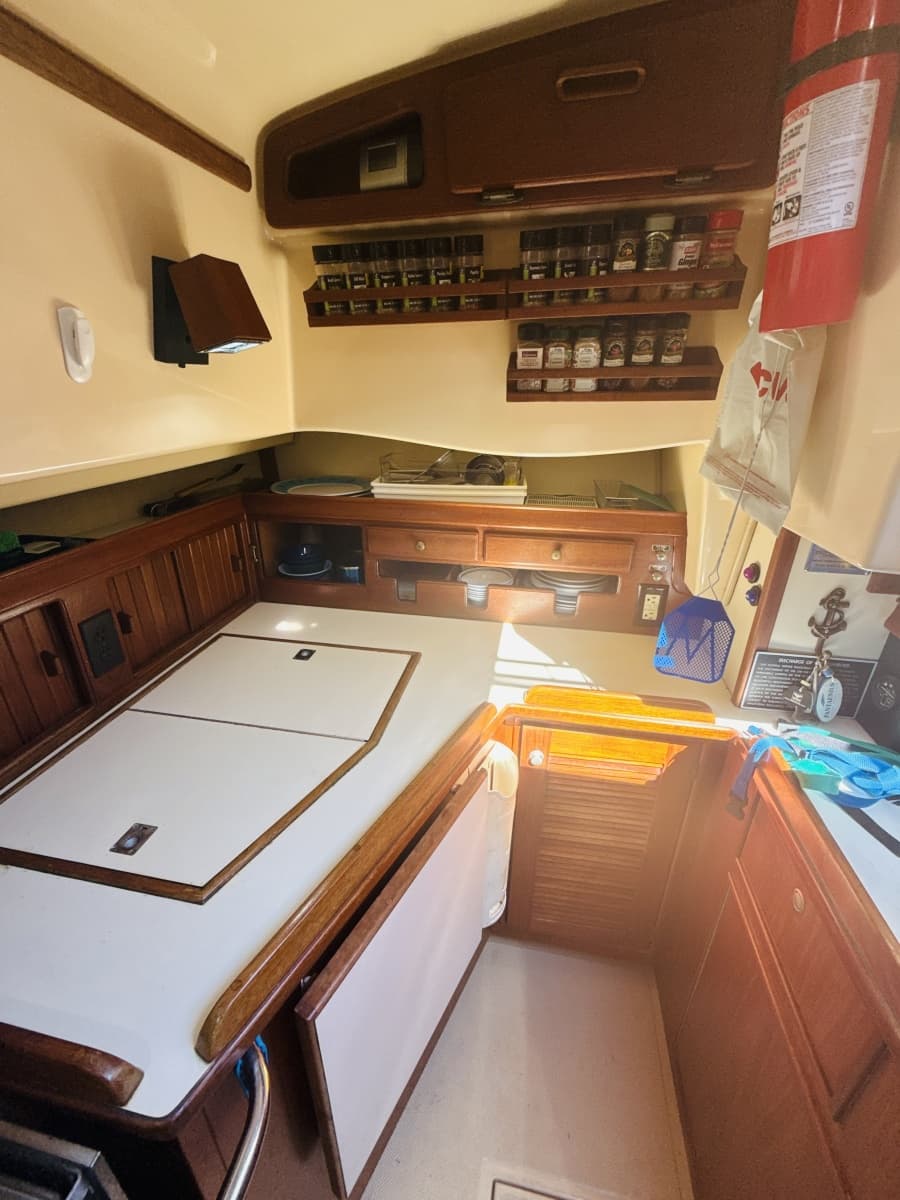 1995 Island Packet 37