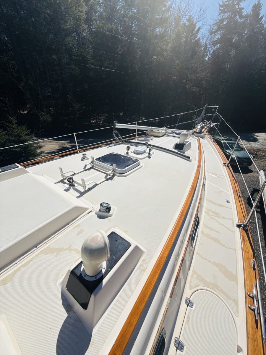 1995 Island Packet 37