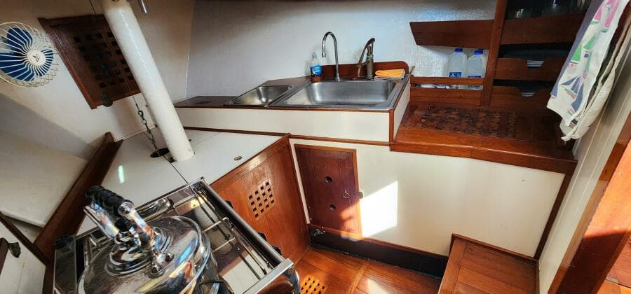 1996 Tillotson-Pearson Motorsailer 32