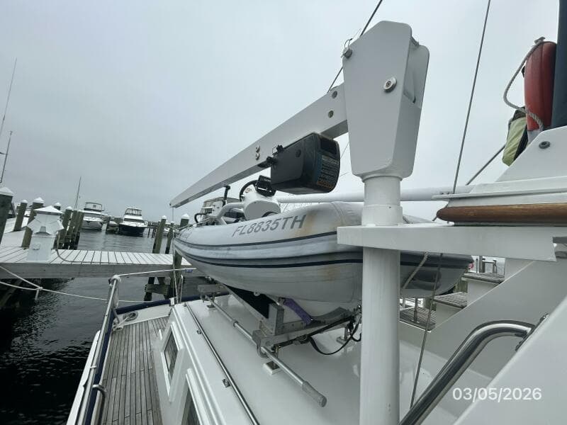 42' Grand Banks tender davit2