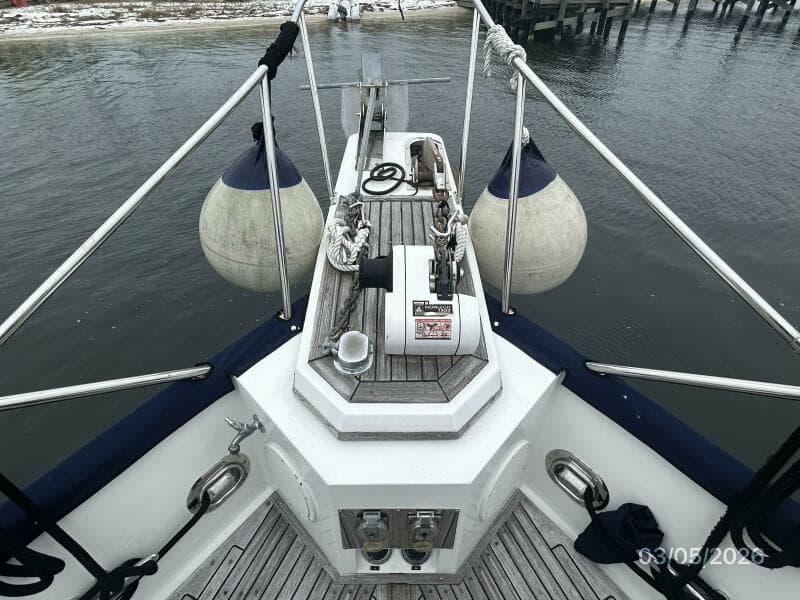 42'' Grand Banks anchor windlass1