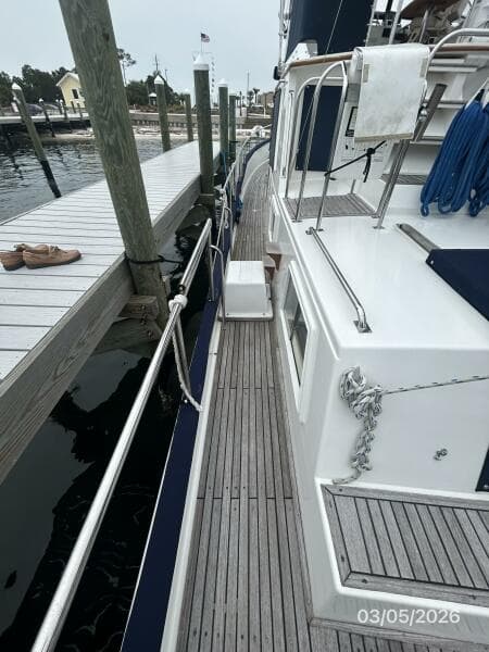 42' Grand Banks port side deck2