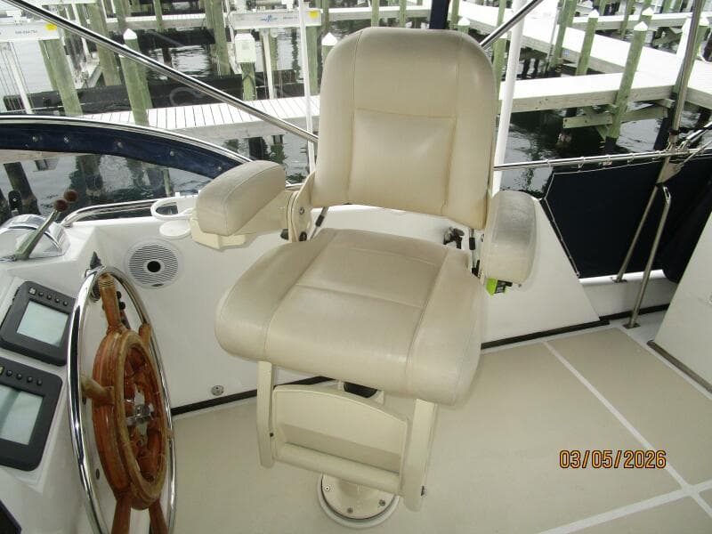 42' Grand Banks helmseat