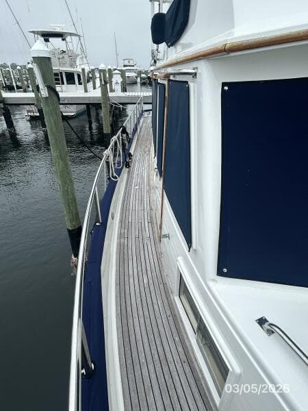 42' Grand Banks starboard side deck1