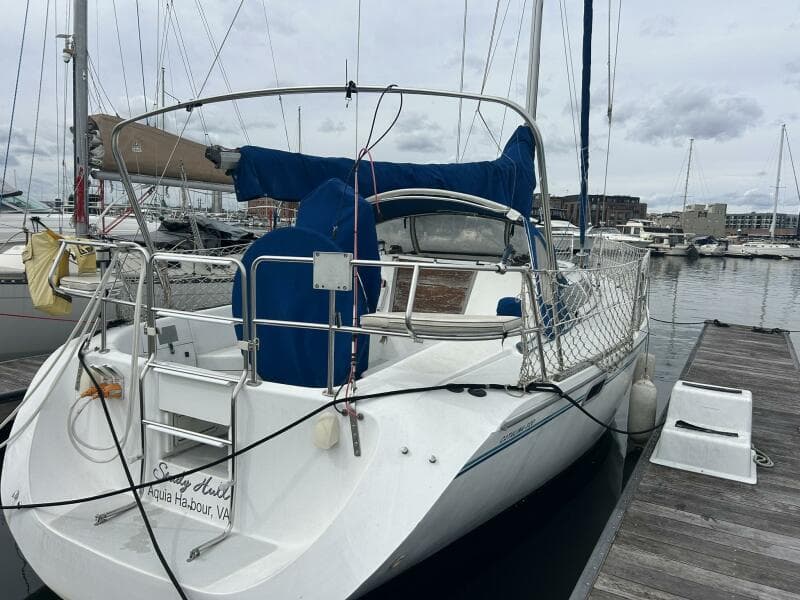 1995 Catalina 320 Study Hull