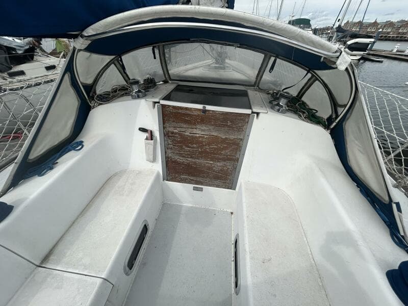 1995 Catalina 320 Study Hull