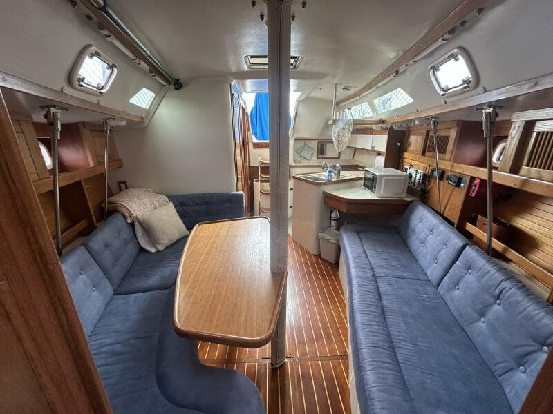 1995 Catalina 320 Study Hull