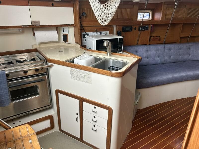 1995 Catalina 320 Study Hull
