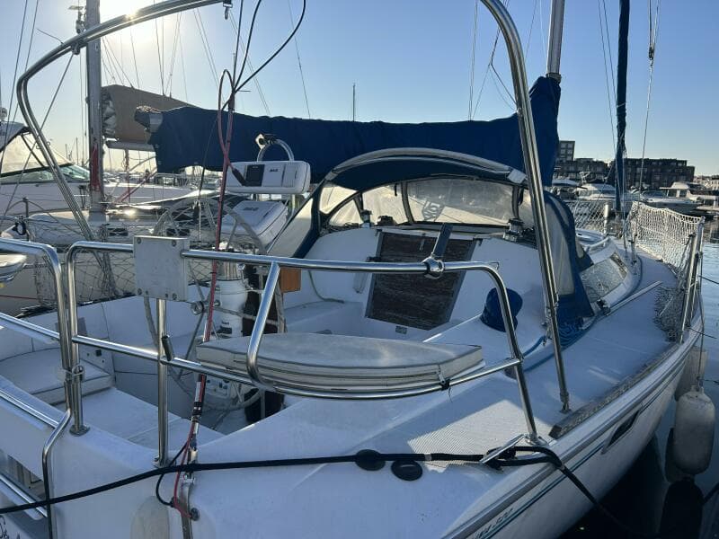 1995 Catalina 320 Study Hull