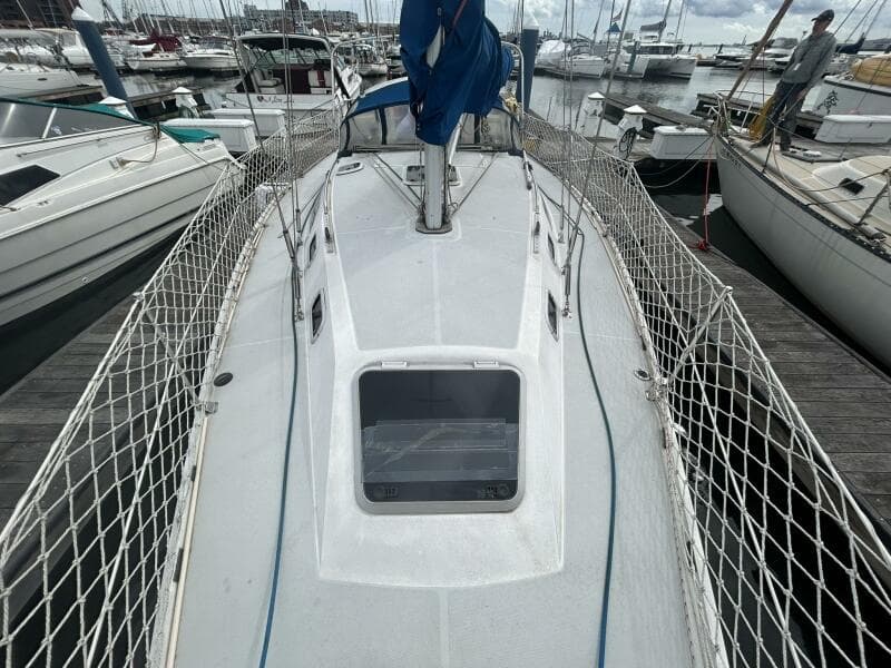 1995 Catalina 320 Study Hull