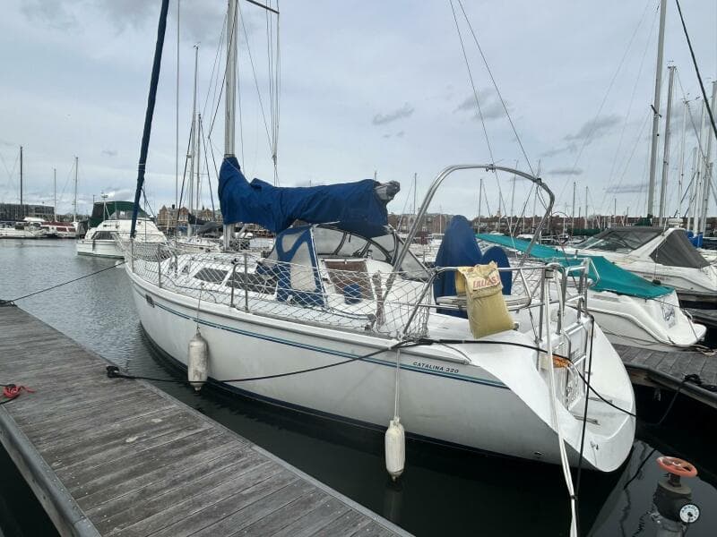 1995 Catalina 320 Study Hull