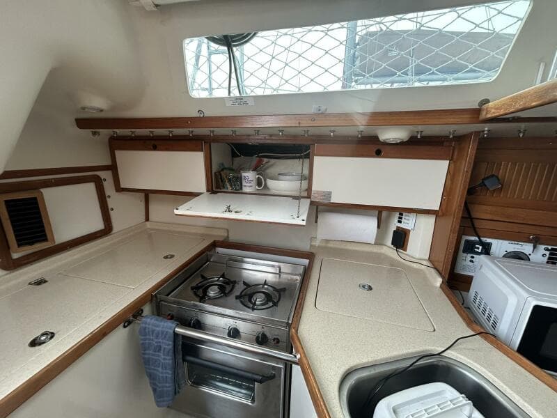 1995 Catalina 320 Study Hull