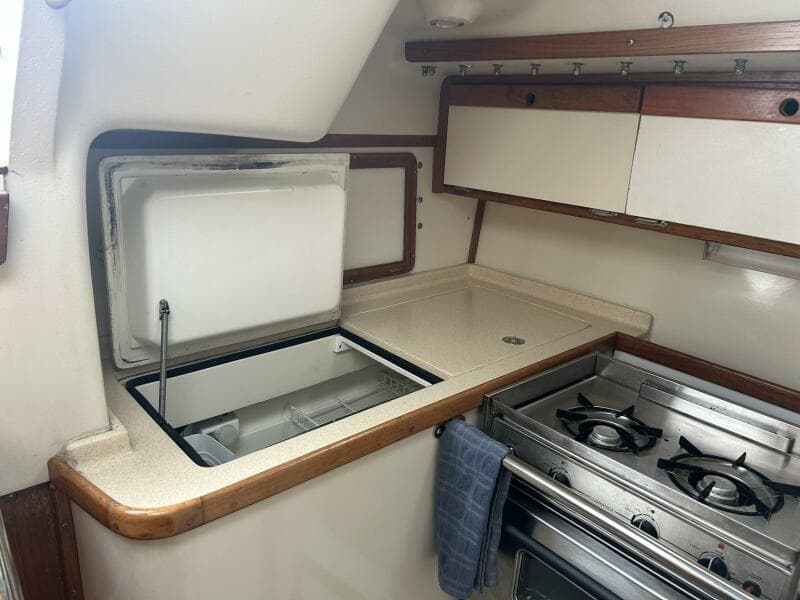 1995 Catalina 320 Study Hull