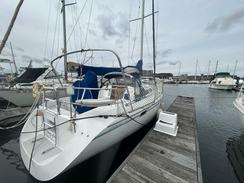1995 Catalina 320 Study Hull