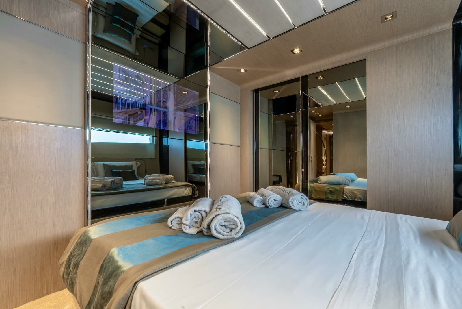 2018 Dominator Yachts Dominator Ilumen - Photo 20
