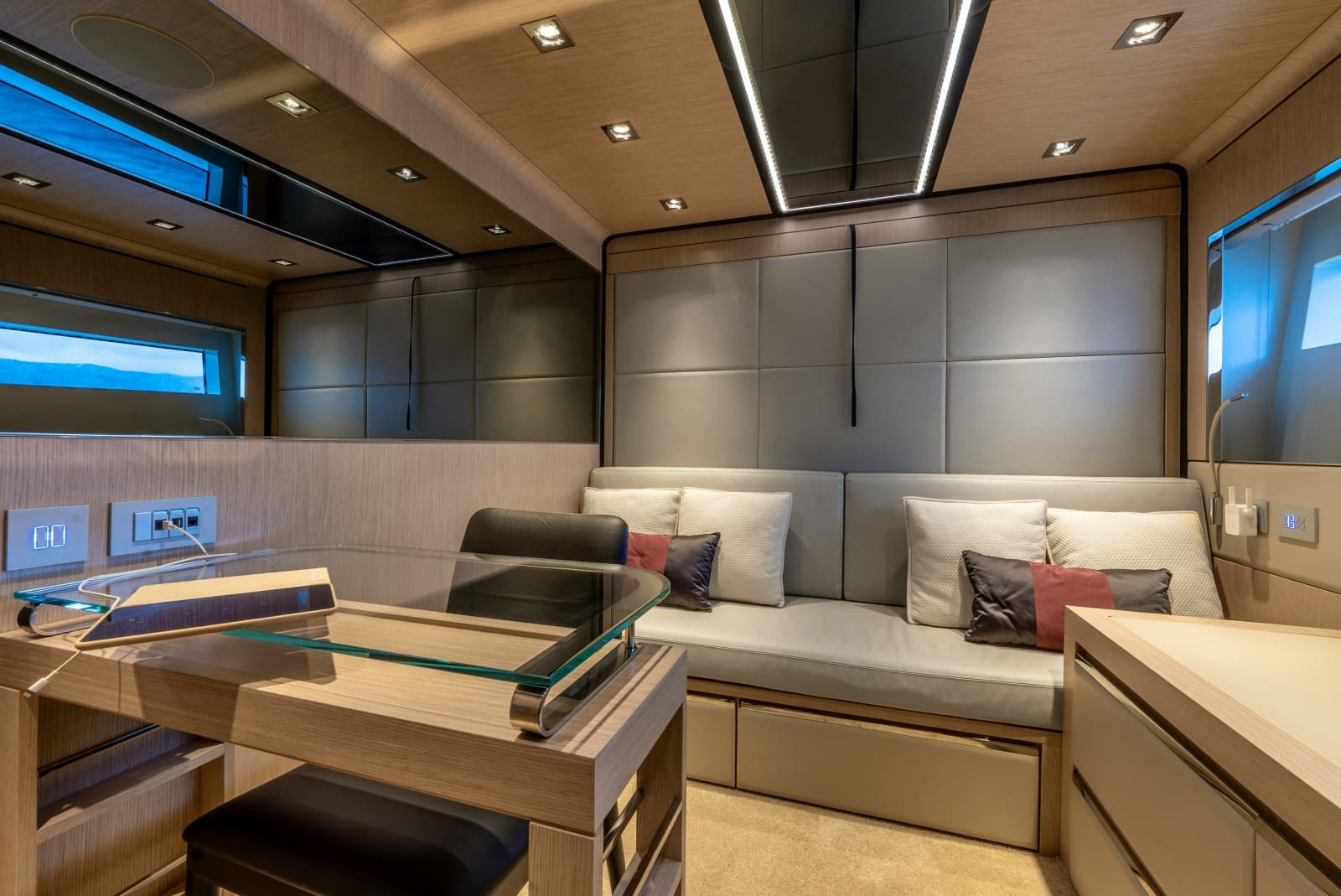2018 Dominator Yachts Dominator Ilumen - Photo 25