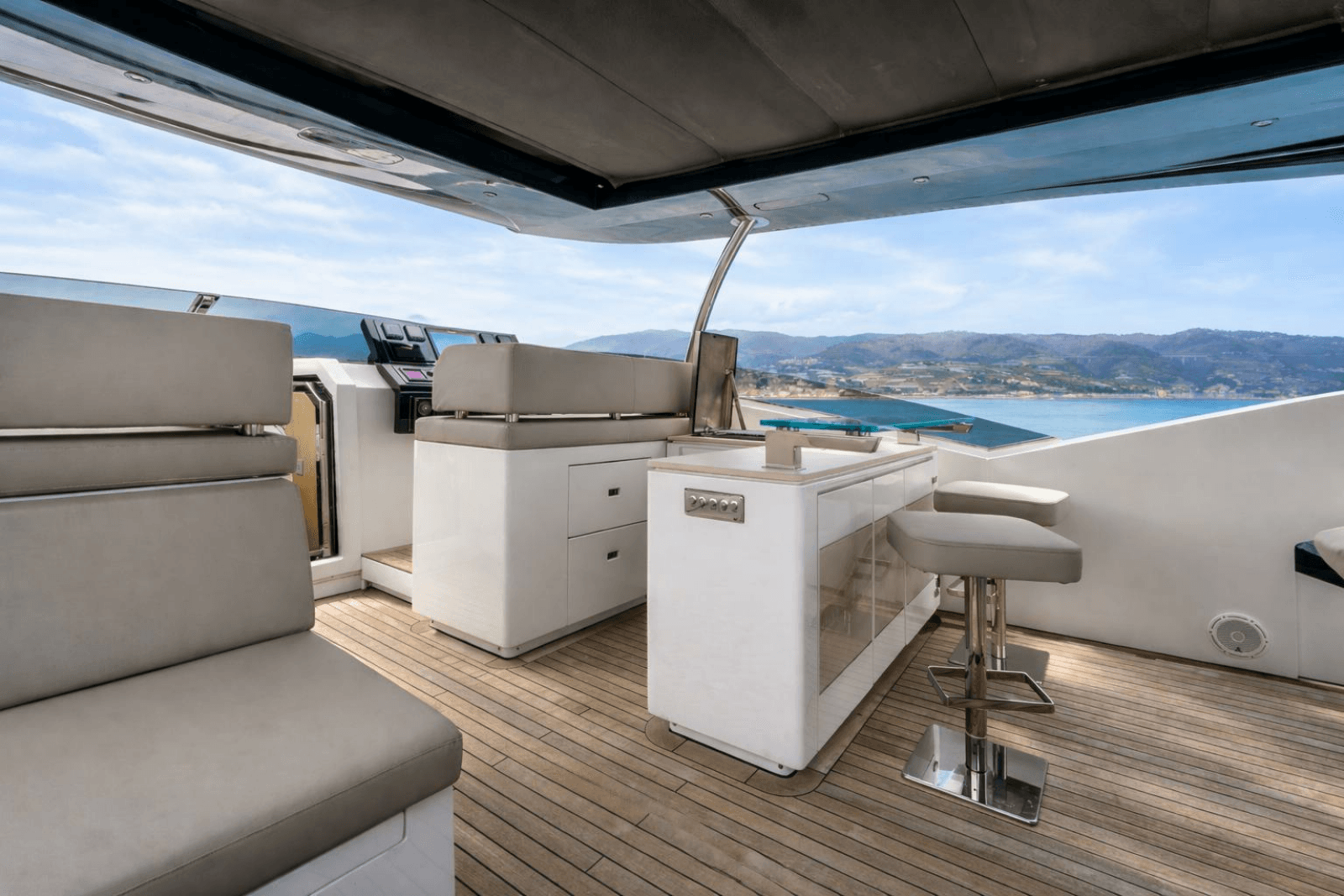 2018 Dominator Yachts Dominator Ilumen - Photo 35