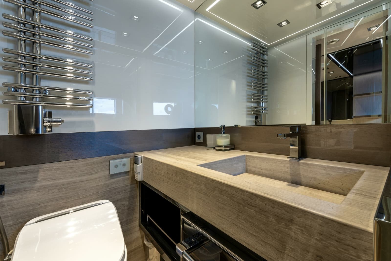 2018 Dominator Yachts Dominator Ilumen - Photo 19